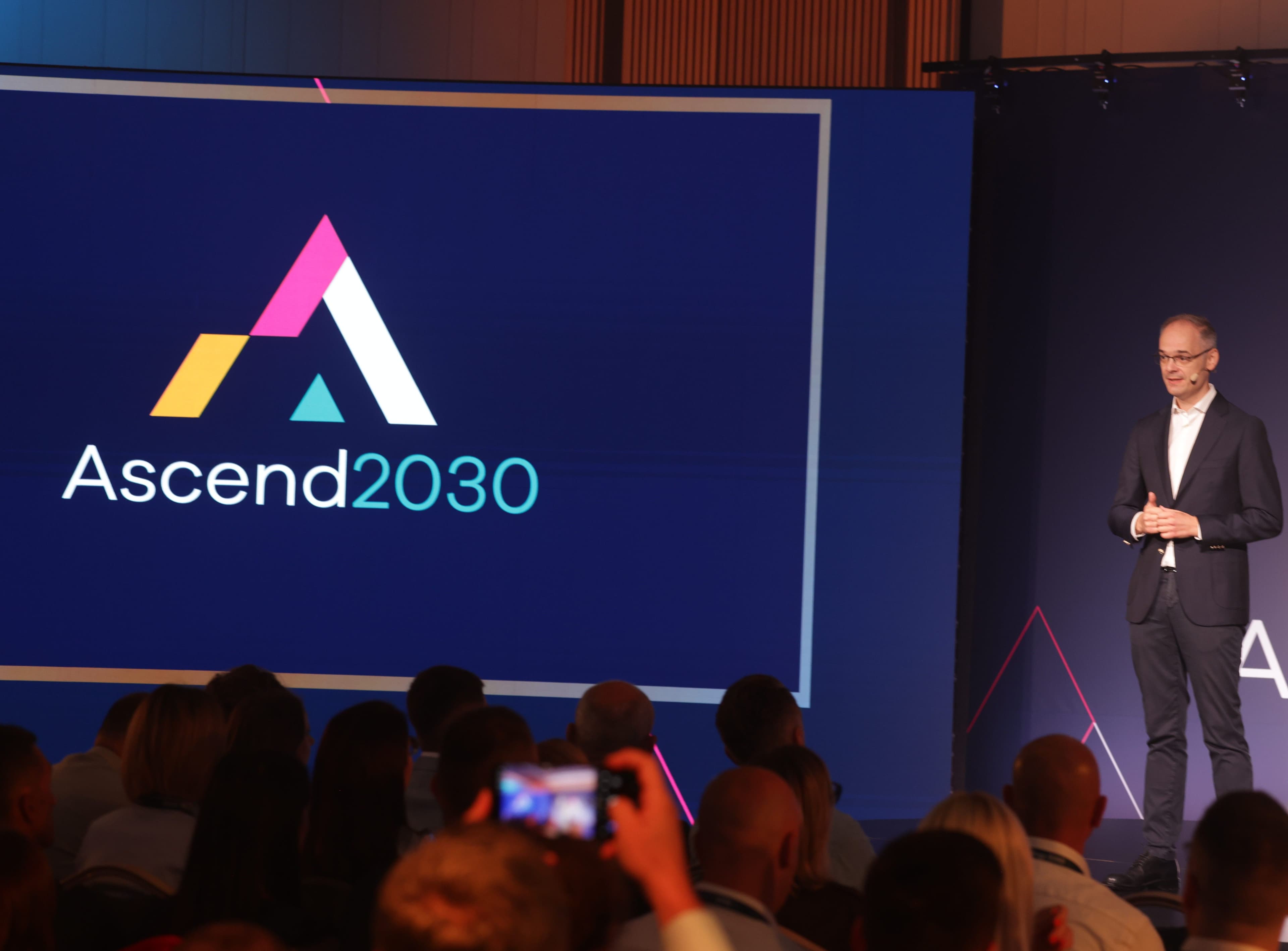 NELT spremio 400 miliona € za akvizicije, digitalizaciju, AI i ESG